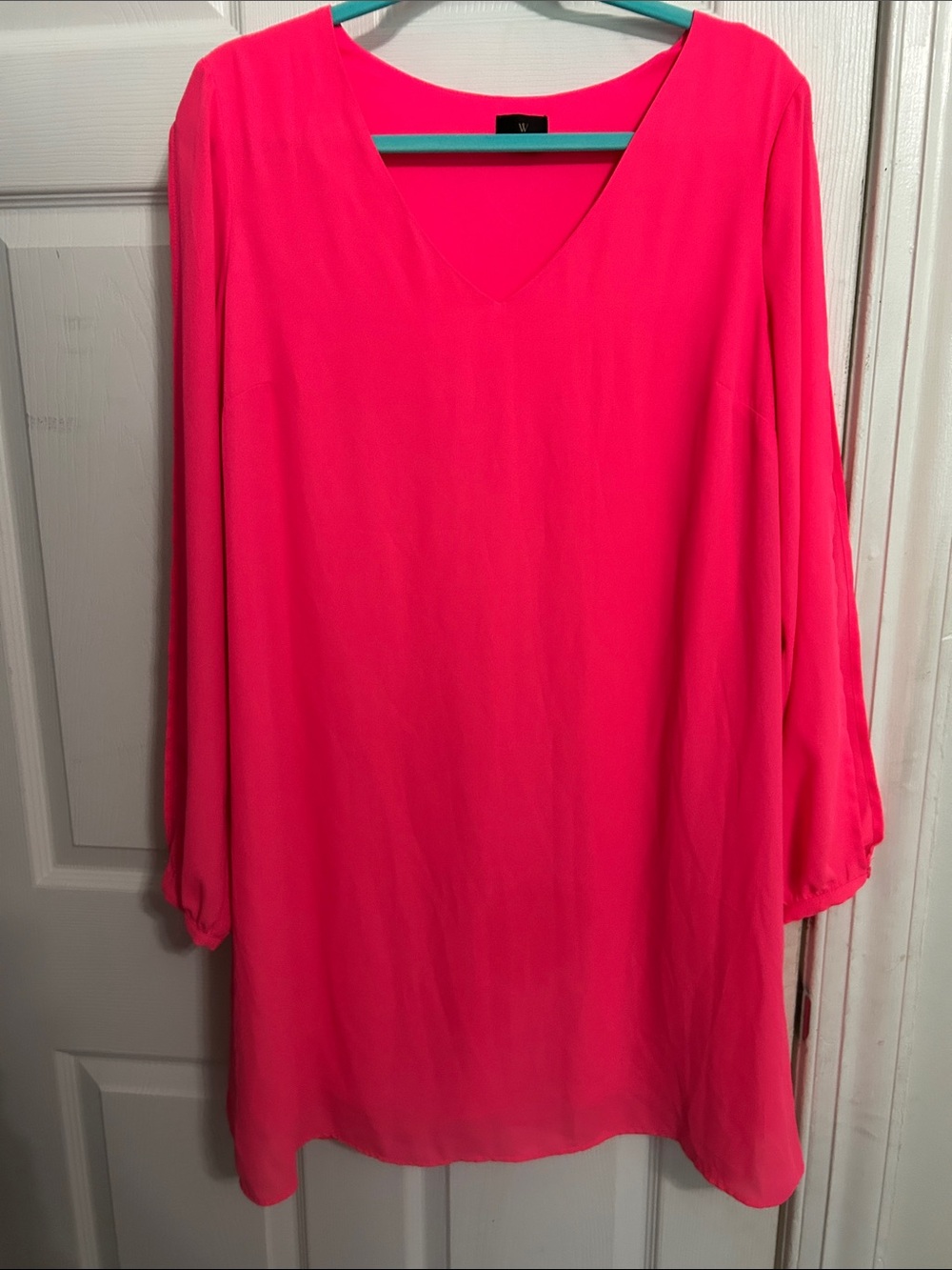 Worthington V-Neck Long Sleeve Tunic in Neon Pink